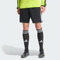 Spodenki Referee 26. Białe szorty Adidas, s, bez wzorów, sportowe. Za 157.30 zł.