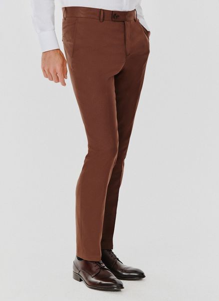 PAKO LORENTE – Brązowe męskie spodnie garniturowe. Brązowe eleganckie spodnie Pako Lorente, m, z elastanu, eleganckie. Za 199.99 zł.