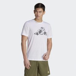 Koszulka Train Essentials Seasonal Training Graphic. Białe buty treningowe Adidas, bez wzorów, z materiału, na fitness i siłownię. Za 128.00 zł.