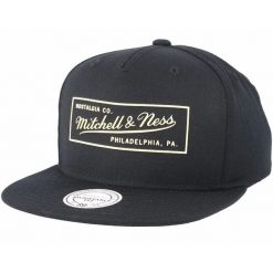Czapka Mitchell & Ness raised perimetre. Czarne czapki z daszkiem Mitchell & Ness, bez wzorów. Za 209.00 zł.