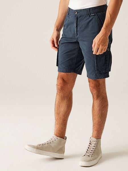 Regatta Bojówki "Shorebay II" w kolorze granatowym rozmiar: 46. Niebieskie joggery i bojówki Regatta, bez wzorów, z bawełny. Za 96.14 zł.