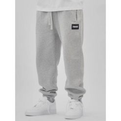 MANTO spodnie dresowe LABEL 25 melanż. Szare szorty Manto, m, bez wzorów, z dresówki. Za 269.00 zł.