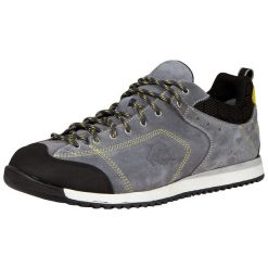 Męskie uniwersalne buty trekkingowe do wędrówek górskich. Czarne buty trekkingowe GUGGEN MOUNTAIN, bez wzorów, bez zapięcia. W wyprzedaży za 399.00 zł.