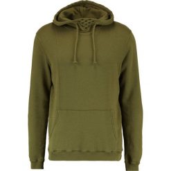 Suit DR ORANGE Bluza z kapturem dust green. Bluzy z kapturem marki Suit, m, z bawełny, z kapturem. W wyprzedaży za 356.15 zł.