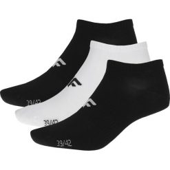 Skarpetki męskie SOM006 - głęboka czerń+biały+głęboka czerń. Skarpety marki 4F. Za 29.99 zł.