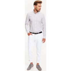KOSZULA DŁUGI RĘKAW MĘSKA REGULAR FIT. Koszule marki TOP SECRET. W wyprzedaży za 29.99 zł.