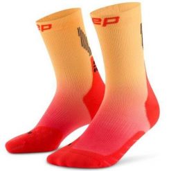 Męskie sportowe skarpety kompresyjne do połowy łydki Core Run gradient CEP. Czerwone skarpety CEP, bez wzorów, z poliamidu. Za 99.00 zł.