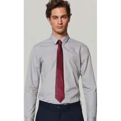 Elegancka koszula z tkaniny poplin - Jasny szar. Koszule marki Under Armour. W wyprzedaży za 39.99 zł.