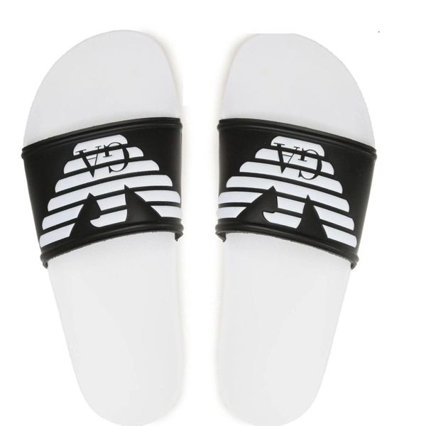 Klapki basenowe dla dorosłych Emporio Armani Beachwear. Białe klapki Emporio Armani Connected, z materiału. Za 99.45 zł.