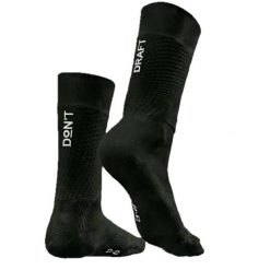 Oddychające skarpety kolarskie „Don't Draft” – Czarne. Białe buty do biegania C-LAB, bez wzorów. Za 117.00 zł.