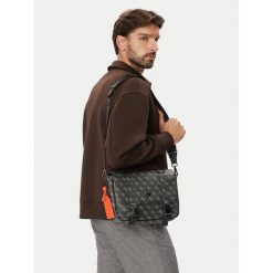 Saszetka Guess. Czarne saszetki i nerki Guess, z aplikacjami. Za 494.99 zł.