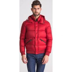 Czerwona wodoodporna pikowana kurtka męska. Kurtki Armani Jeans. Za 679.60 zł.