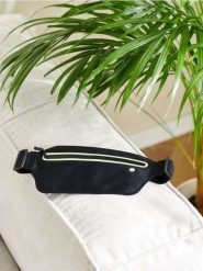 Saszetka z odblaskowymi elementami - czarny. Czarne torby na ramię Sinsay, bez wzorów, bez dodatków. Za 13.99 zł.