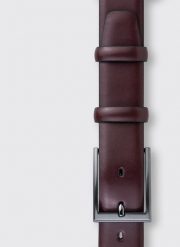 PAKO LORENTE – Klasyczny skórzany pasek w kolorze bordowym. Czerwone paski Pako Lorente, bez wzorów, ze skóry, eleganckie. Za 69.99 zł.