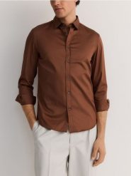 Koszula slim z bawełny egipskiej - miedziany. Brązowe koszule Reserved, l, bez wzorów, z bawełny, bez kołnierzyka, bez ramiączek. W wyprzedaży za 69.99 zł.