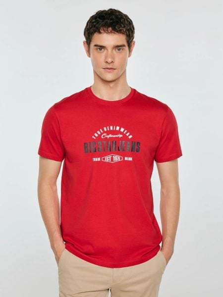 Koszulka męska z kontrastowym nadrukiem czerwona Sers 603. Czerwone t-shirty BIG STAR, l, bez wzorów, z bawełny, bez kołnierzyka, bez ramiączek. W wyprzedaży za 59.99 zł.