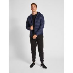 Kurtka z kapturem Hummel Red. Czarne kurtki Hummel, m, bez wzorów, z puchu, z kapturem. Za 408.95 zł.