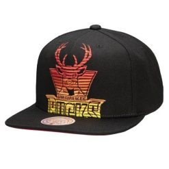 Czapka z daszkiem Mitchell & Ness NBA Milwaukee Hardwood Classics - 6HSSMM20017. Czarne czapki z daszkiem Mitchell & Ness, bez wzorów. Za 99.00 zł.