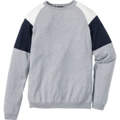Sweter Regular Fit bonprix jasnoszary melanż - ciemnoniebieski. Swetry nierozpinane marki bonprix. Za 74.99 zł.