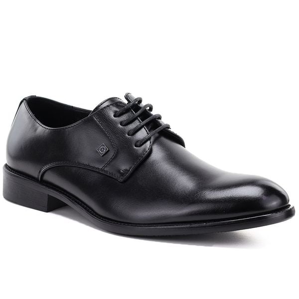 Półbuty męskie wizytowe czarne Unisoft 6795. Czarne eleganckie półbuty Unisoft, bez wzorów, ze skóry ekologicznej, bez obcasa, bez zapięcia. Za 189.99 zł.
