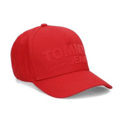 Tommy Hilfiger Czapka Unisex Jeans Flock Cap czerwona r. uniwersalny (AU0AU00364 661). Czapki z daszkiem marki Tommy Hilfiger. Za 179.00 zł.