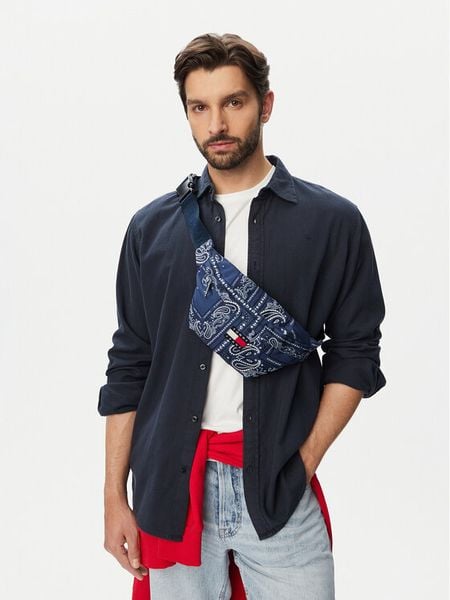 Tommy Jeans Nerka Tjm Ess Daily Bandana Bumbag AM0AM14350 Niebieski. Niebieskie saszetki i nerki Tommy Jeans, bez wzorów, z jeansu. Za 209.99 zł.