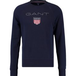 GANT SHIELD CNECK Bluza evening blue. Bluzy marki GANT. Za 379.00 zł.