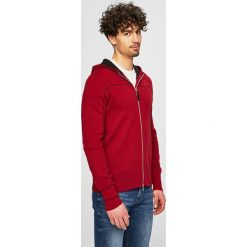 Armani Exchange - Sweter. Czerwone swetry rozpinane Armani Exchange, l, bez wzorów, z bawełny, bez kołnierzyka, bez ramiączek. W wyprzedaży za 379.90 zł.