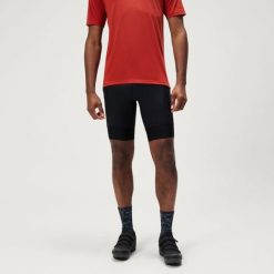 Szorty z wysokim stanem Endura. Czarne spodenki rowerowe ENDURA, s, bez wzorów, z materiału, rowerowe. Za 239.99 zł.