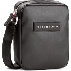 Saszetka TOMMY HILFIGER - Th City Mini Reporter AM0AM02946 002. Saszetki i nerki marki Tommy Hilfiger. W wyprzedaży za 199.00 zł.
