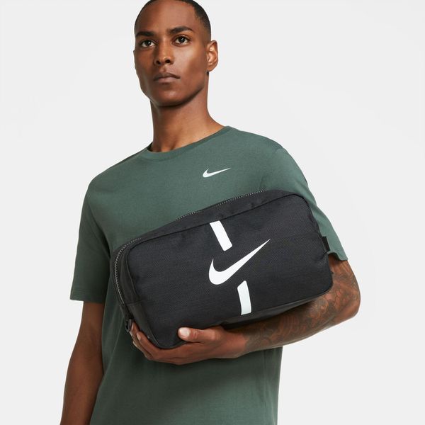 Męska saszetka na ramię Nike Mercurial Bag pojemność 10 L. Czarne torby na ramię Nike, bez wzorów, na ramię, bez dodatków. Za 84.99 zł.