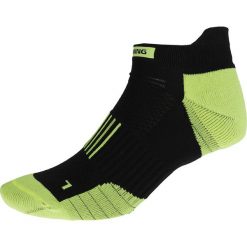 Skarpetki do biegania męskie SOM102 - głęboka czerń. Skarpety marki 4F. Za 49.99 zł.