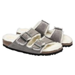 Zamszowe Klapki Unisex Dla Dorosłych Arizona. Szare klapki Birkenstock, z materiału. Za 569.00 zł.