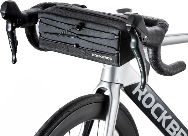 Wodoodporna torba na kierownicę rowerową z paskiem na ramię. Czarne torby na ramię ROCKBROS, bez wzorów, z materiału, na ramię, duże, bez dodatków. Za 83.20 zł.