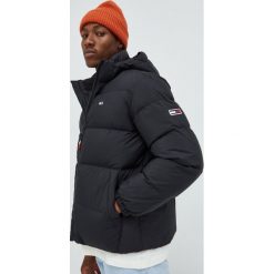 Tommy Jeans kurtka puchowa męska kolor czarny zimowa. Czarne kurtki Tommy Jeans, na zimę, l, bez wzorów, z jeansu, bez kaptura. Za 1,099.90 zł.