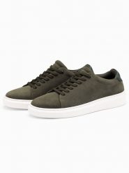 Męskie klasyczne buty sneakersy z miękkiego zamszu – ciemnooliwkowe V3 OM-FOCS-0163 - 46. Zielone buty sportowe casual Ombre Clothing, z aplikacjami, z gumy, bez zapięcia. Za 349.99 zł.