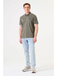 Garcia Koszulka polo w kolorze khaki rozmiar: M. Brązowe koszulki polo Garcia, m, bez wzorów, z bawełny, bez kołnierzyka, bez ramiączek. Za 110.55 zł.