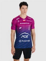 4F Koszulka meczowa replika wyjazdowa Liga Mistrzów CEV z sezonu 2024/25 męska 4F x Projekt Warszawa - multikolor S. T-shirty 4F, m, bez wzorów, z dzianiny, bez kołnierzyka, bez ramiączek. Za 189.99 zł.