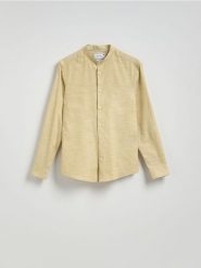 Bawełniana koszula slim fit - musztardowy. Koszule Reserved, l, bez wzorów, z bawełny, bez kołnierzyka, bez ramiączek. W wyprzedaży za 79.99 zł.