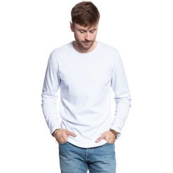 LONGSLEEVE MUSTANG crew neck basic general White 1006810 2045. Białe bluzki z długim rękawem Mustang, m, bez wzorów, bez kołnierzyka, bez ramiączek. W wyprzedaży za 39.99 zł.