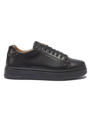 British Passport Skórzane sneakersy w kolorze czarnym rozmiar: 43. Czarne buty sportowe casual British Passport, bez wzorów, bez zapięcia. Za 377.74 zł.