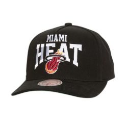 Czapka typu snapback Mitchell & Ness Big Time Pro Miami Heat. Czarne czapki z daszkiem Mitchell & Ness, bez wzorów. Za 201.00 zł.
