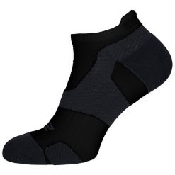 Niewidzialne skarpety 2XU Vectr LightCushion. Czarne skarpety 2XU, bez wzorów. Za 134.50 zł.
