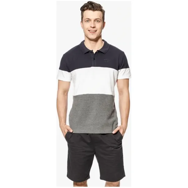 Umbro Polo Bruce , granatowy, rozmiar L. Niebieskie koszulki polo sportowe Umbro, l, bez wzorów, z materiału, bez kołnierzyka, bez ramiączek. W wyprzedaży za 79.99 zł.