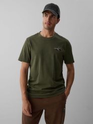 4F T-shirt regular z nadrukiem męski - khaki XL. Brązowe t-shirty 4F, bez wzorów, z bawełny, bez ramiączek, trekkingowe. Za 69.99 zł.