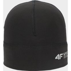 Czapka do biegania uniseks CAF300 - głęboka czerń. Czapki zimowe 4F, bez wzorów, z dzianiny. Za 39.99 zł.