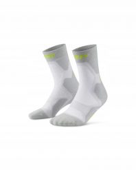 Skarpety kompresyjne do połowy łydki z amortyzującą wyściółką unisex CEP. Niebieskie skarpetki sportowe CEP, bez wzorów, z dzianiny. Za 79.00 zł.