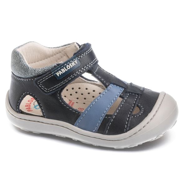 Sandały PABLOSKY 023922P Niebieski. Niebieskie sandały PABLOSKY, ze skóry, bez zapięcia. Za 157.99 zł.