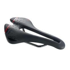 Siodło Selle San Marco Aspide Szorty Open-Fit Carbon FX. Czarne spodenki rowerowe SELLE SAN MARCO, bez wzorów, rowerowe. Za 917.75 zł.