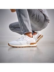 British Passport Skórzane sneakersy w kolorze białym rozmiar: 43. Białe buty sportowe casual British Passport, bez wzorów, bez zapięcia. Za 404.99 zł.